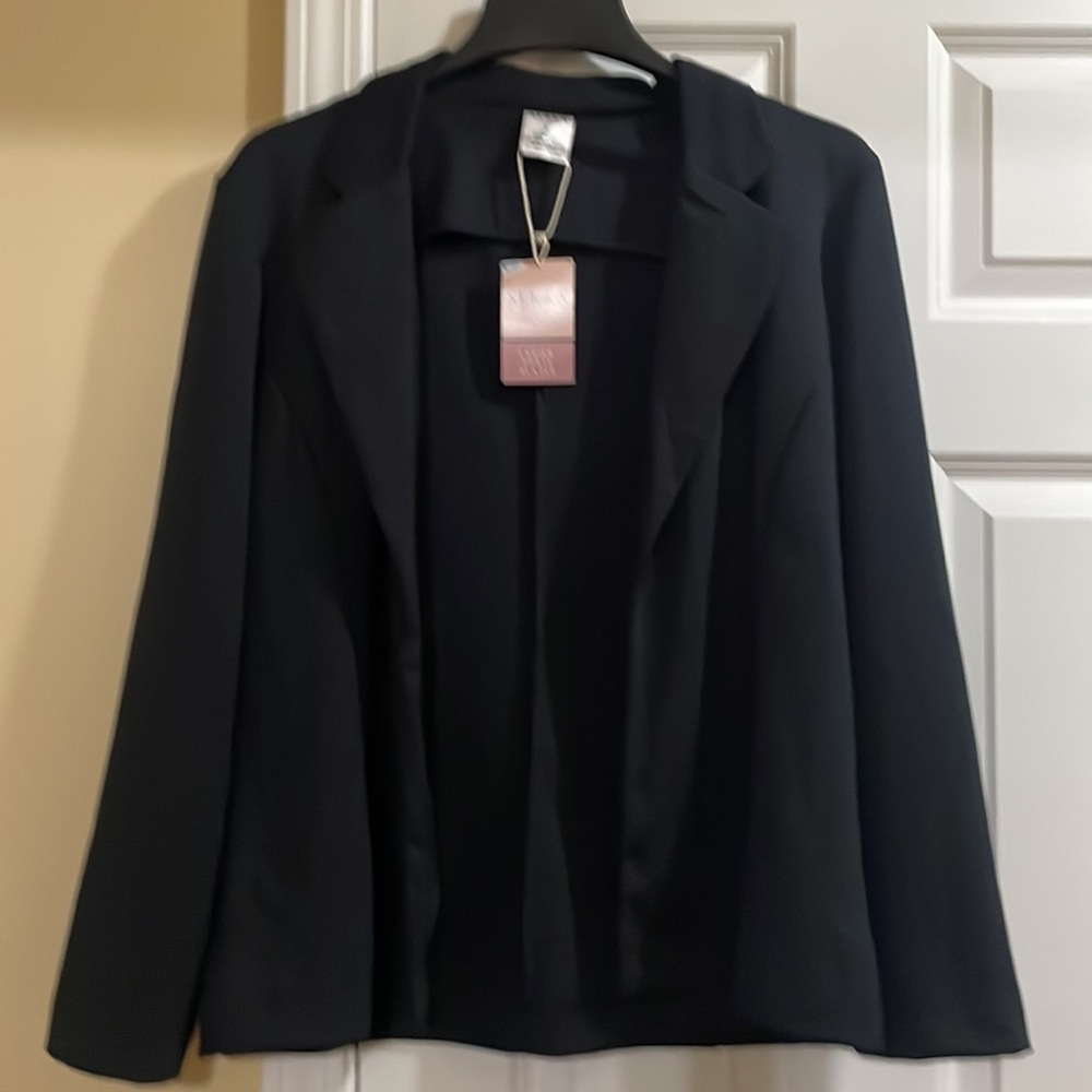 Serra Black Blazer - Picture 2 of 9